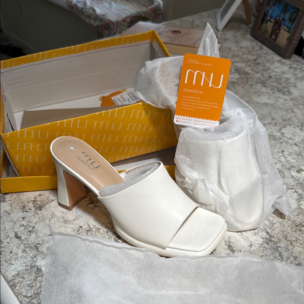 Mi Women's White Heeled Sandals